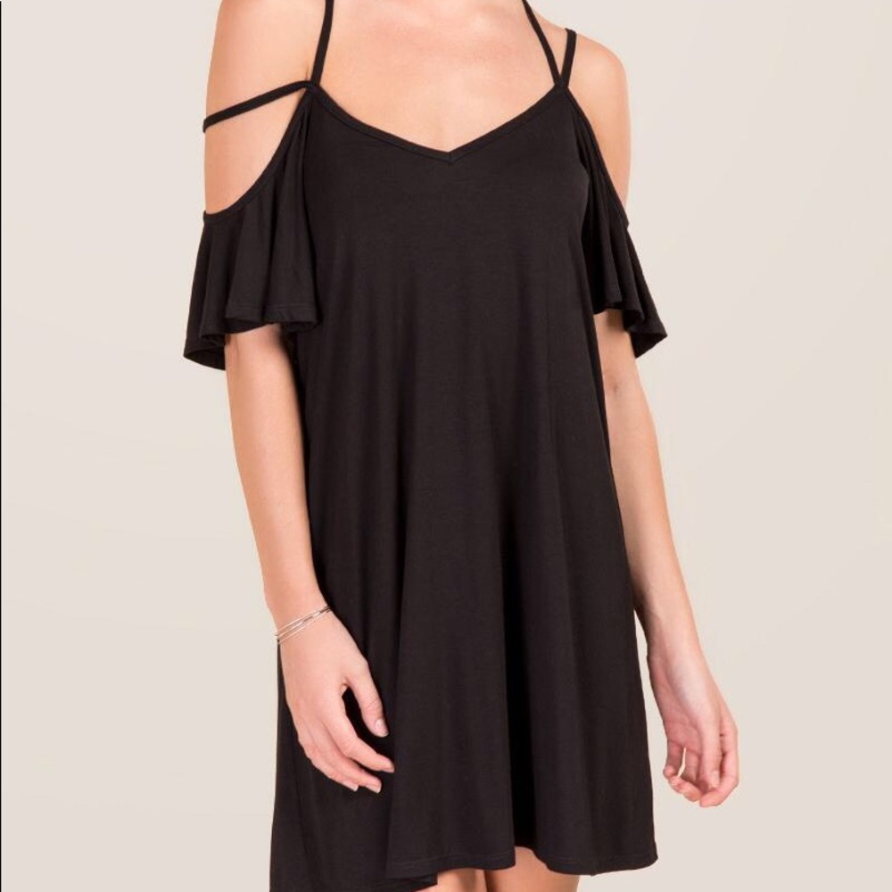 Francesca’s Cold Shoulder Shift Dress NAVY